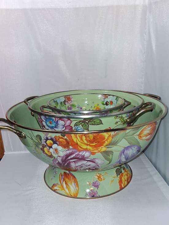 MacKenzie-Childs Other - MacKenzie-Childs green Flower Market set